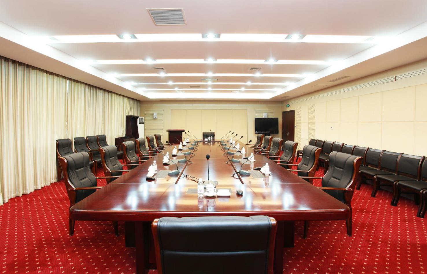 302会议室.jpg 302会议室.jpg